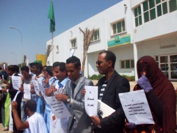 الوقفة أمام مقر الهابا  -(الطواري)